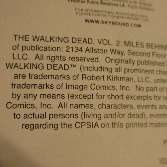 Walking Dead TPB Volume 2 Blue Black White Graphic Zombie Fighting Comic Book - Picture 7 of 12